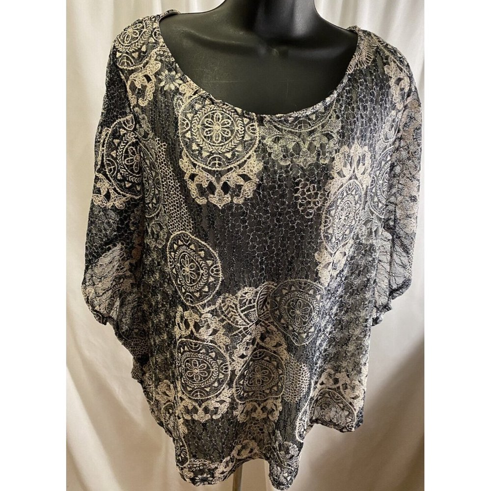 Front of Closet Womens Size 2X Blouse Black And White With Lining
